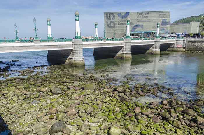 Guipúzcoa - San Sebastián 084 - puente de Zurriola.jpg